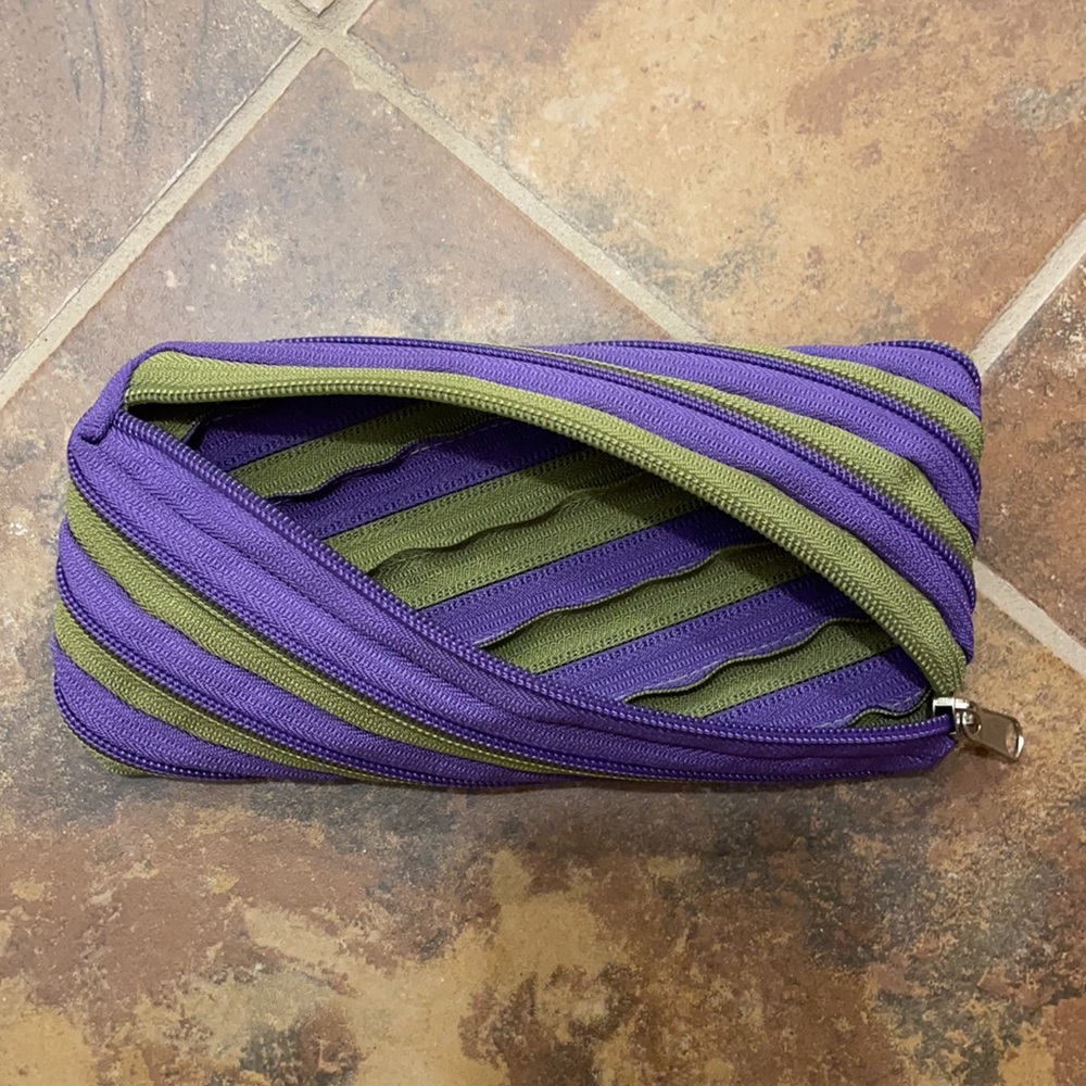✨5 for $25✨ Zippered pencil pouch/toiletry bag - Picture 3 of 3